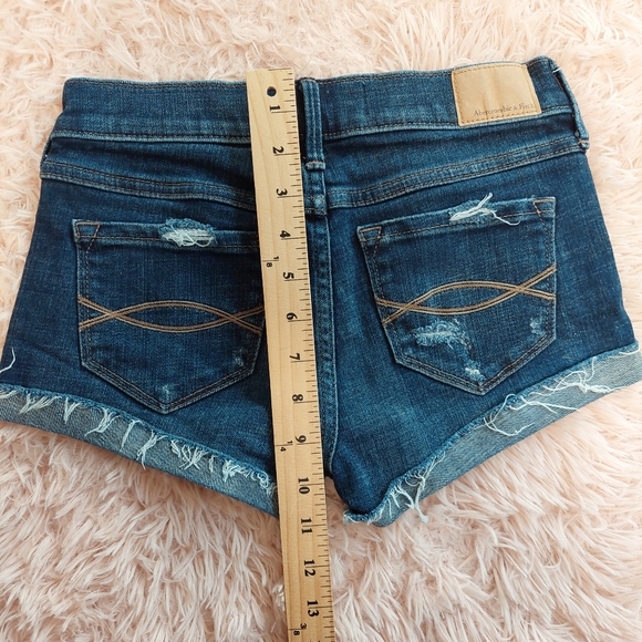 Abercrombie & Fitch Low Rise Distressed Jean Short - Size 00 w24 - Picture 2 of 12
